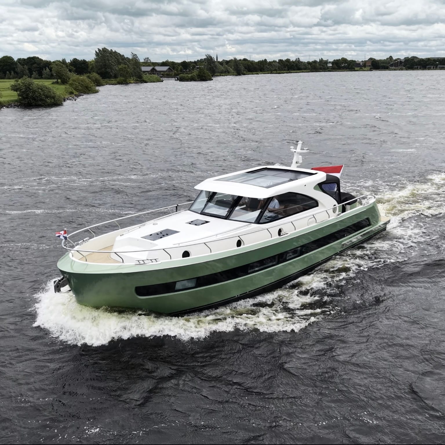 Hybrid motorboat Jackpot with Green Marine propulsion